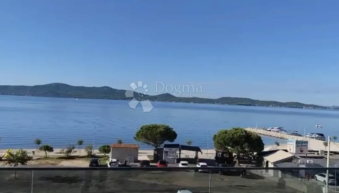 prestižni penthouse u prvom redu do mora i s nagradom za najbolji luksuzni projekt/luxury residence with private rooftop terrace - slika 1