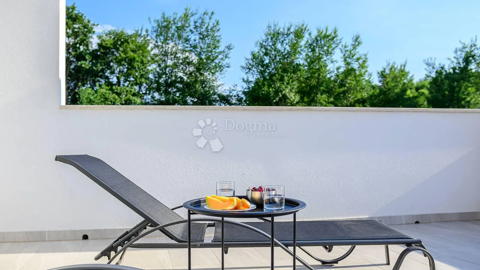 odlična villa sa bazenom - slika 14