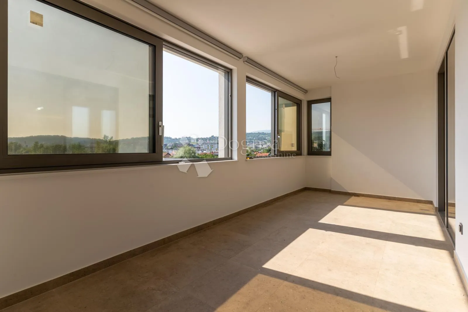 Stenjevec, Samoborska — 93 m² za ured, NOVOGRADNJA, 2 parkinga - Zagreb
