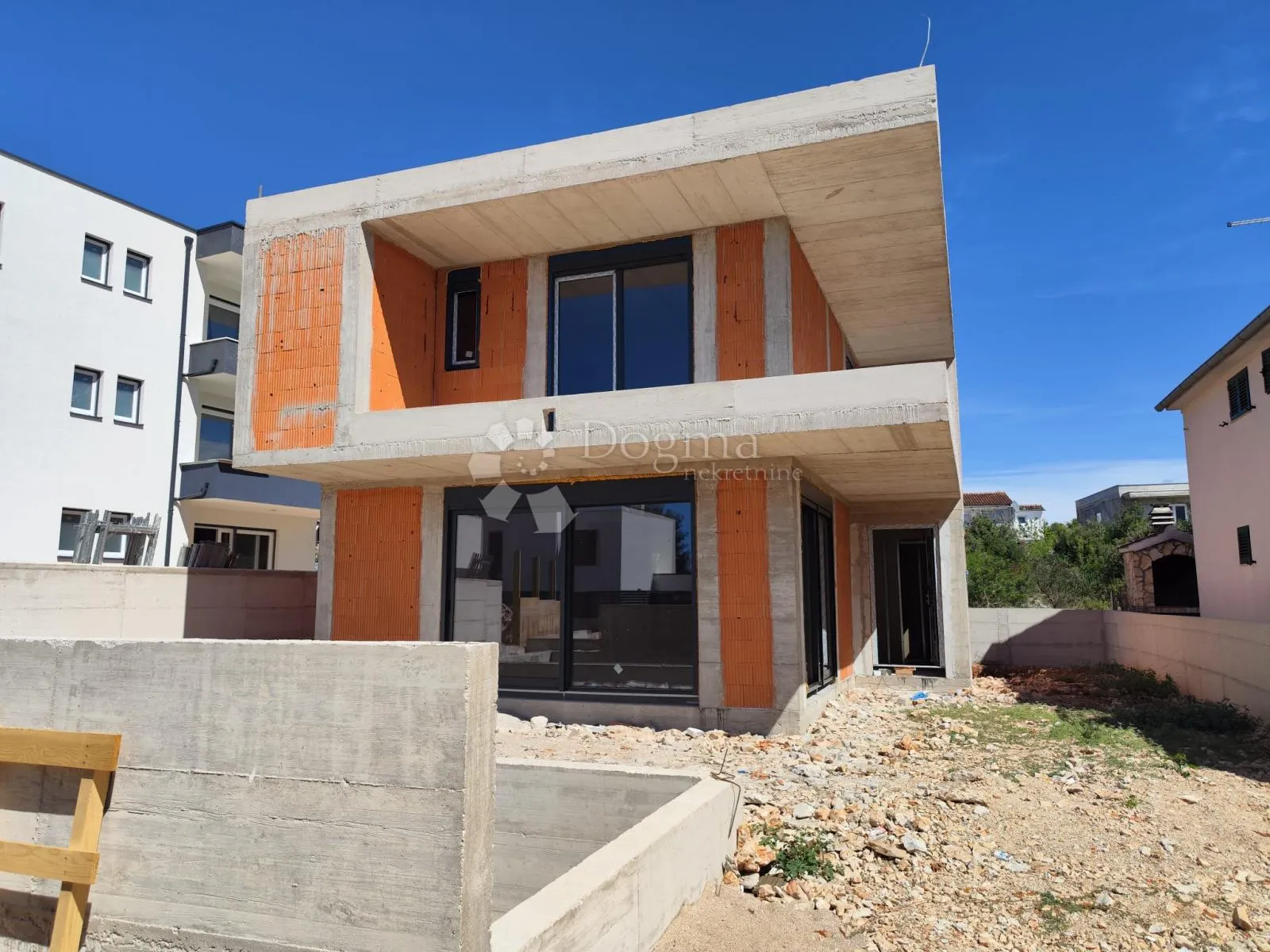 brodarica- villa s bazenom - slika 4