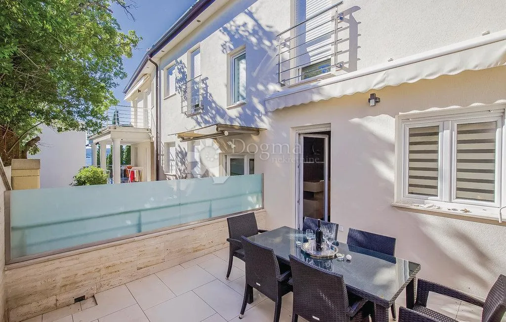 apartman sa unutarnjim bazenom 10m od mora - slika 14
