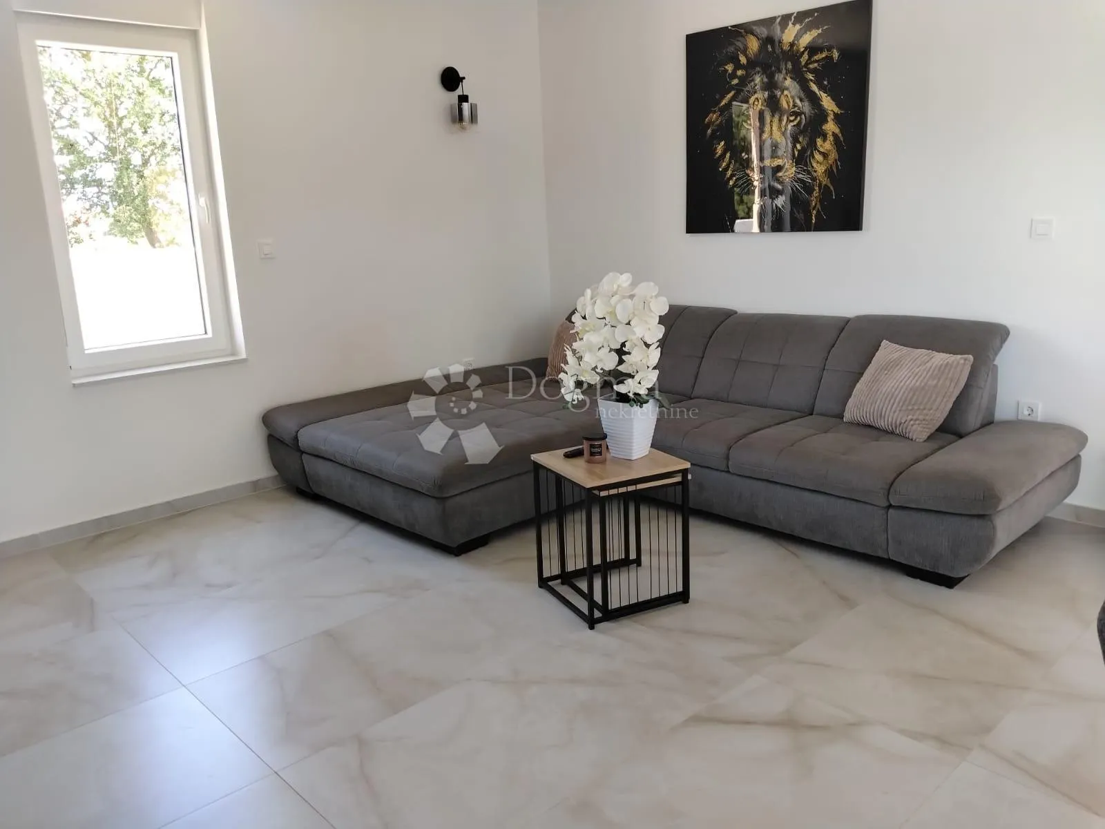 moderna vila s bazenom u žeravi - slika 4