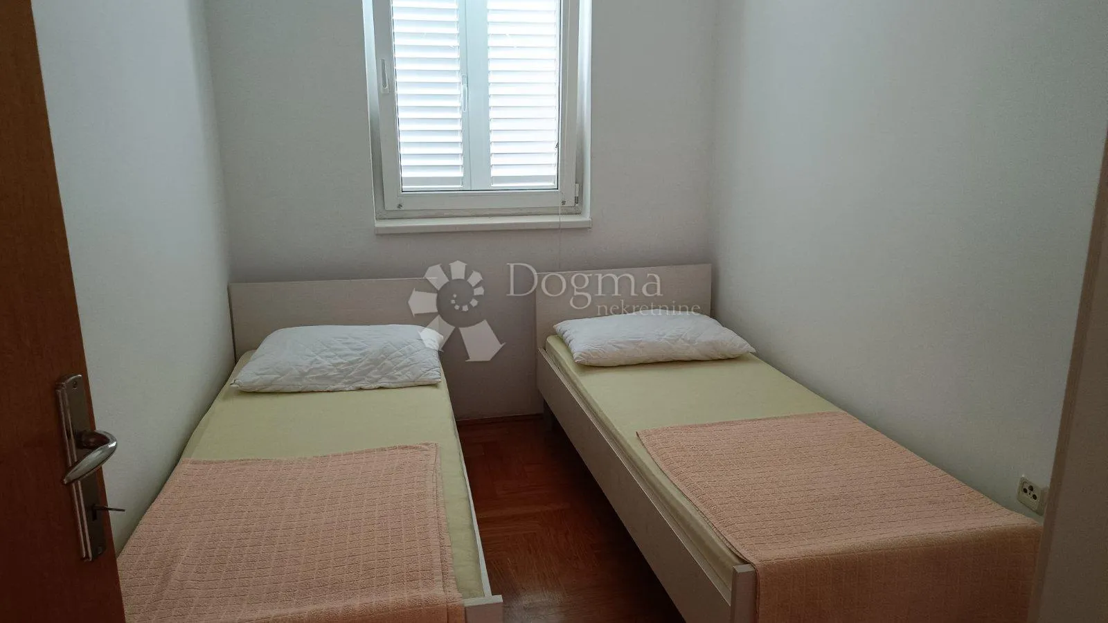 malinska, 61 m2 2s+db, balkon, parking - slika 8