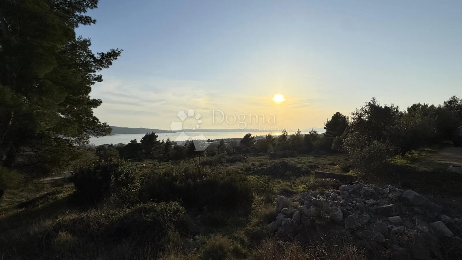 građevinsko zemljište kaštel sućurac – pogled na more, m1 zona, osiguran pristup - slika 3