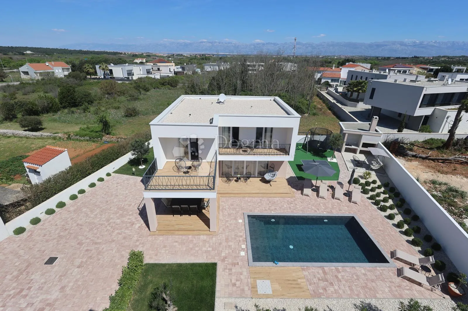 moderna kuća s bazenom -178m2, mirna lokacija - slika 3