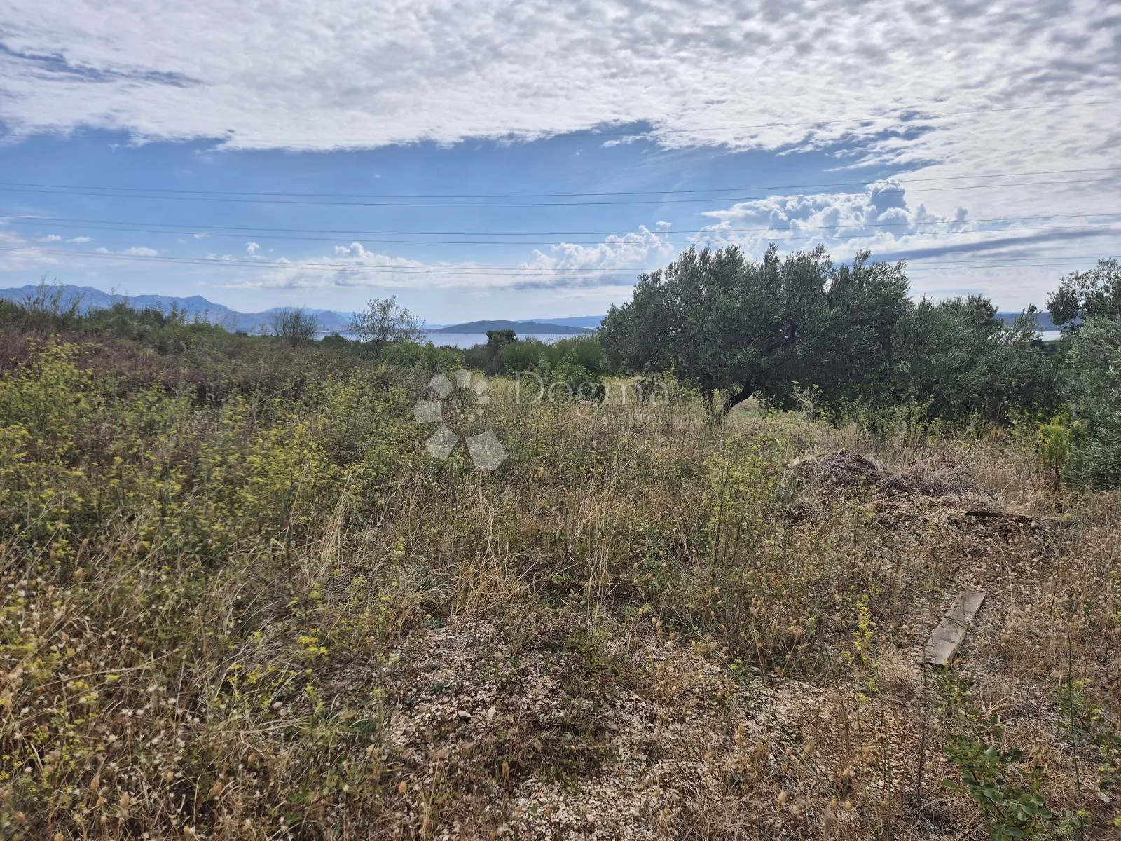 zemljište 2200m2 sa kućom 423m2 - slika 11