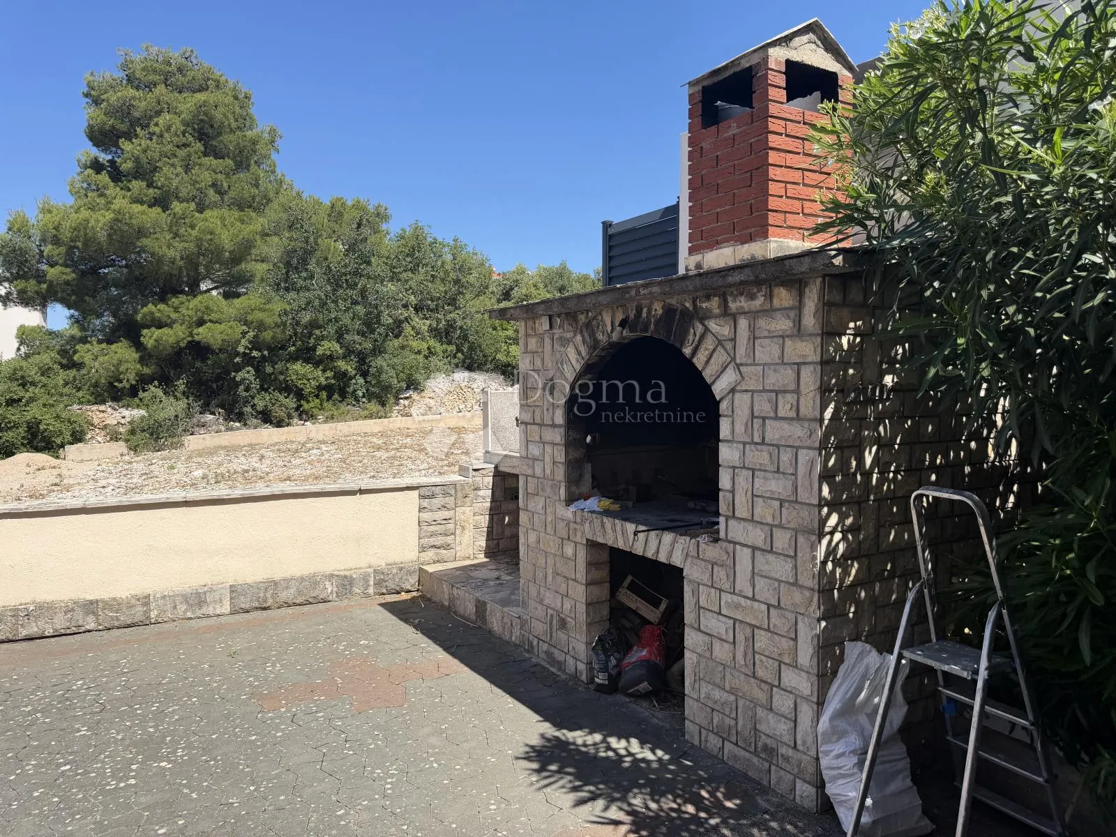 prilika u brodarici- kuća blizu mora, s 6 apartmana i 3-sobnim stanom!! - slika 5