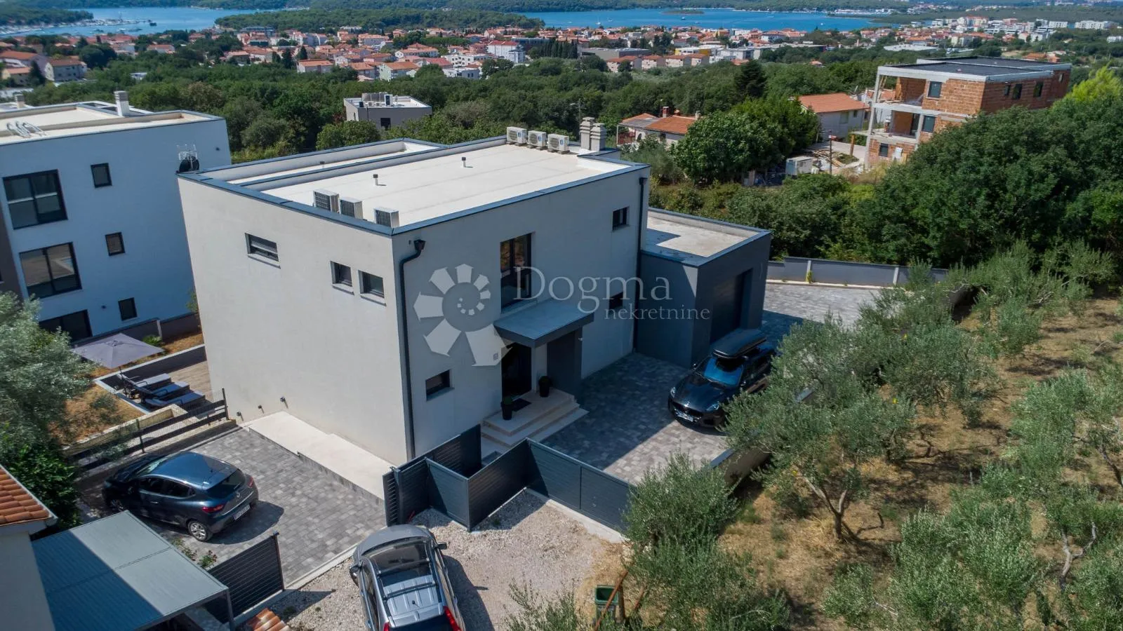medulin | moderna vila s panoramskim pogledom na more, bazenom i garažom - slika 9