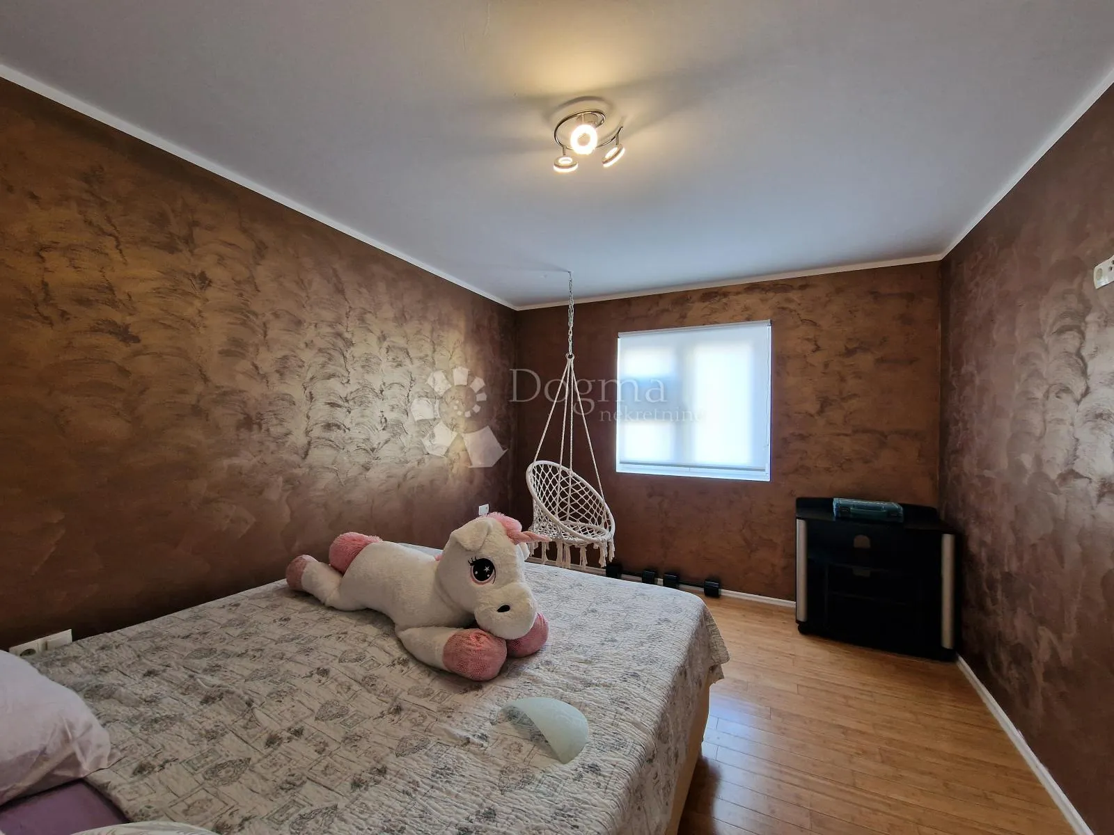 100 m od mora 2 stana ili 1 dvoetažni s pogledom! prilika za investiciju - slika 16
