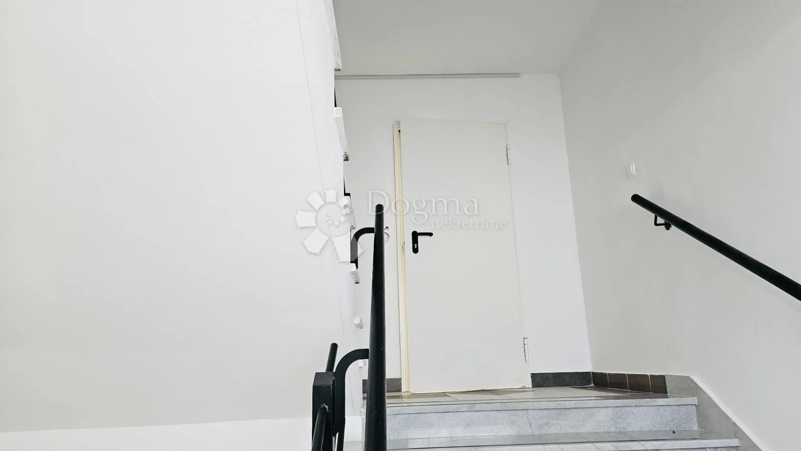 kuća za najam za 90 osoba - 90 kreveta - slika 15