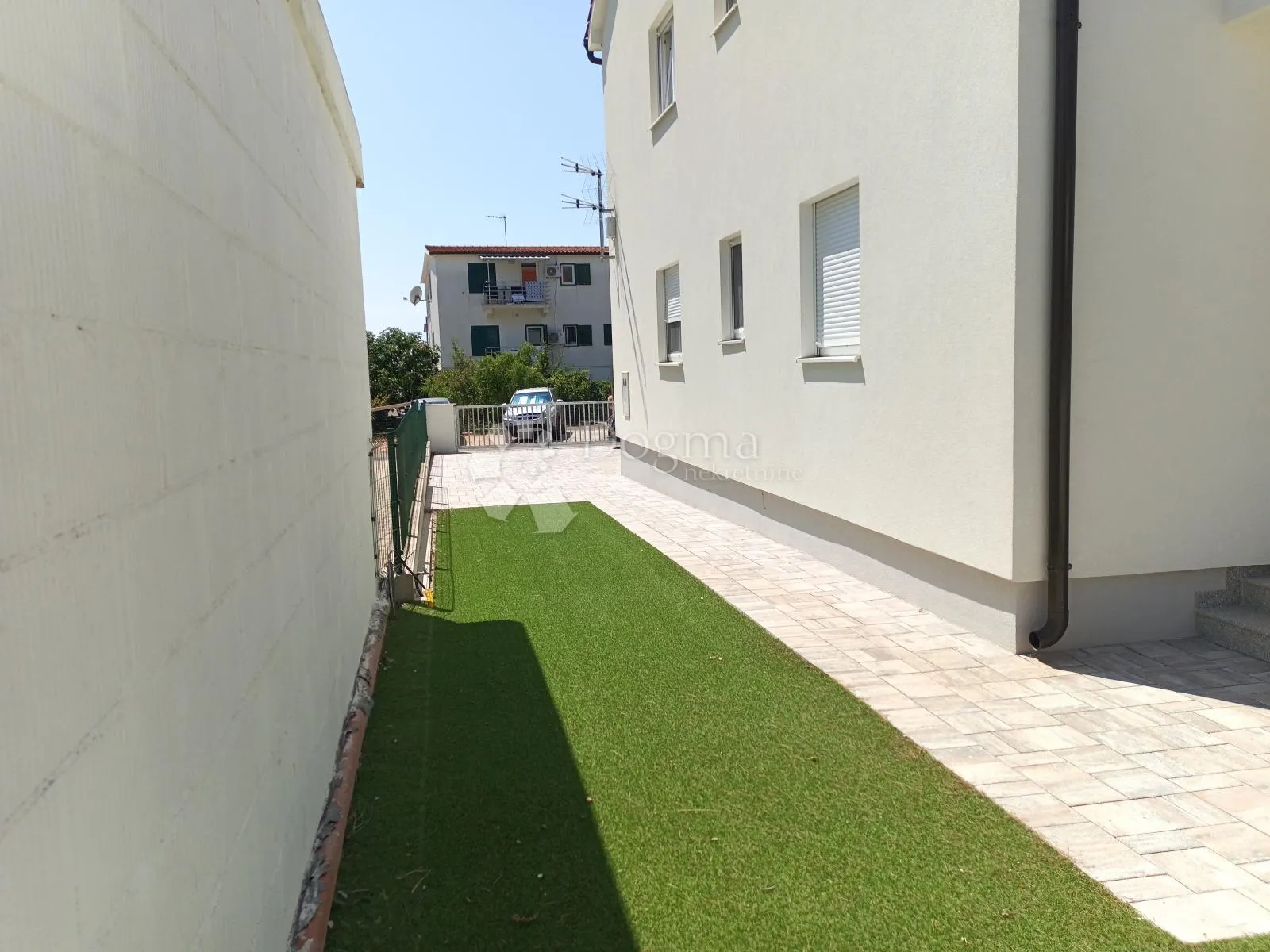 vodice - stan u prizemlju 126 m2 - slika 16