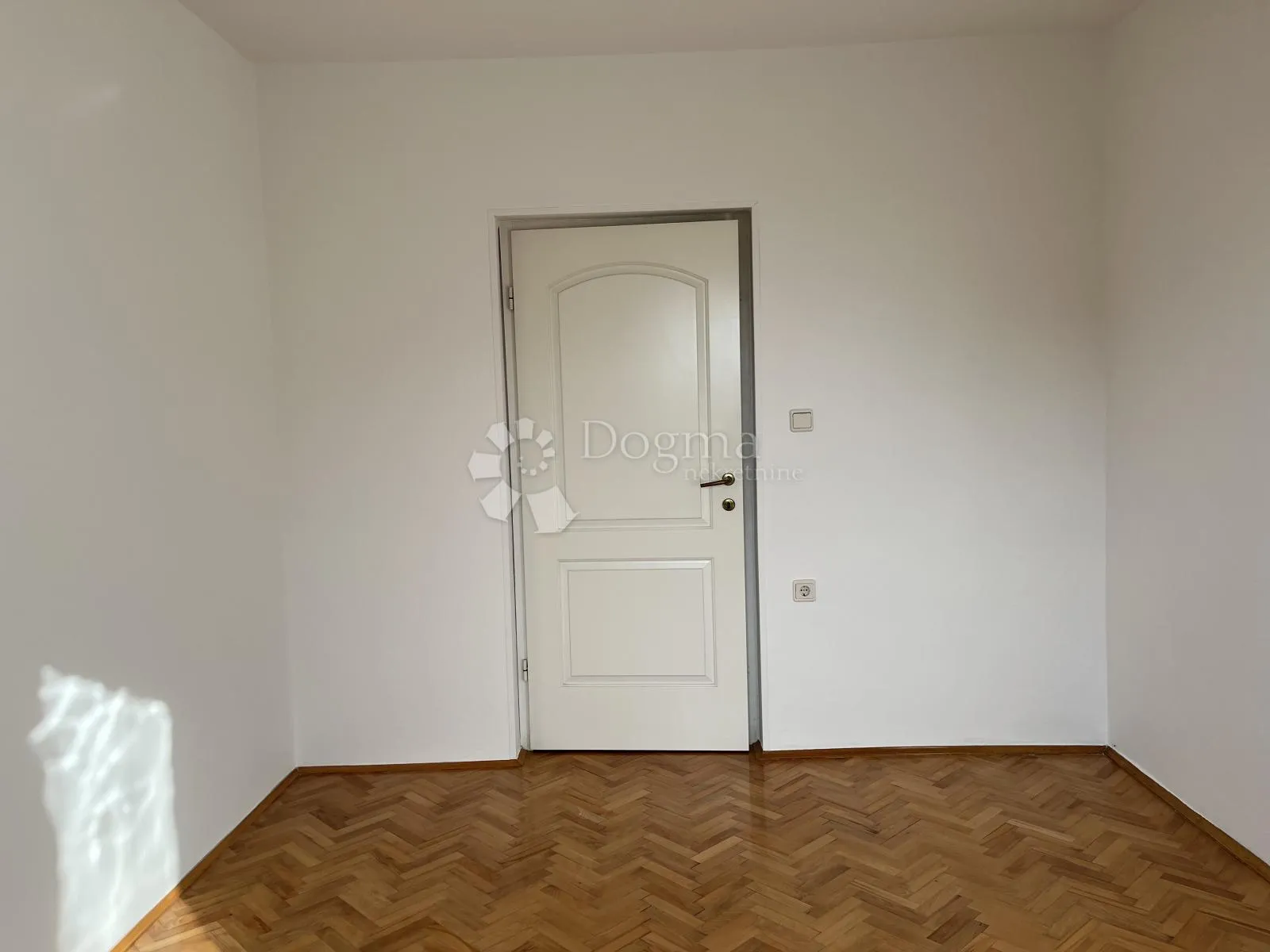 etaža u centru lovrana - slika 25