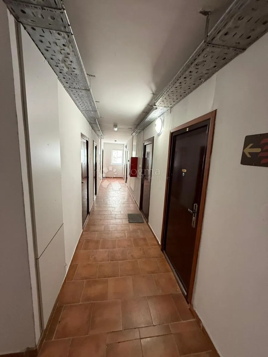 apartman u prizemlju s velikom terasom - slika 4