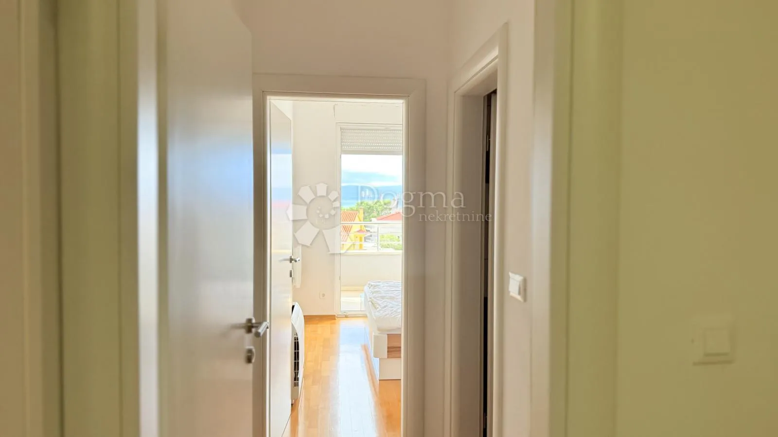 penthouse u baškoj vodi – dvoetažni, kompletno namješten - slika 28