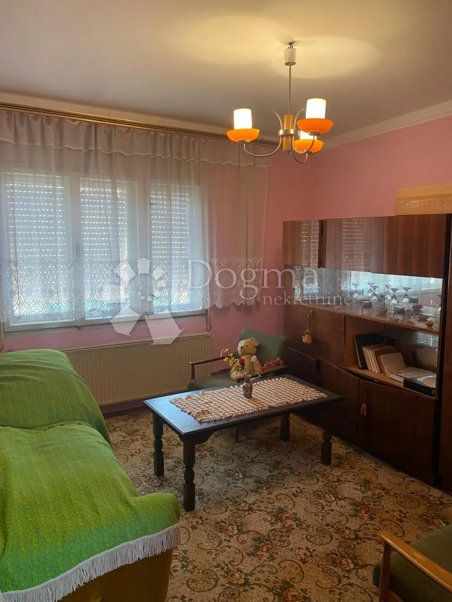 kuća u kaštelancu za renovaciju - prilika! - slika 11
