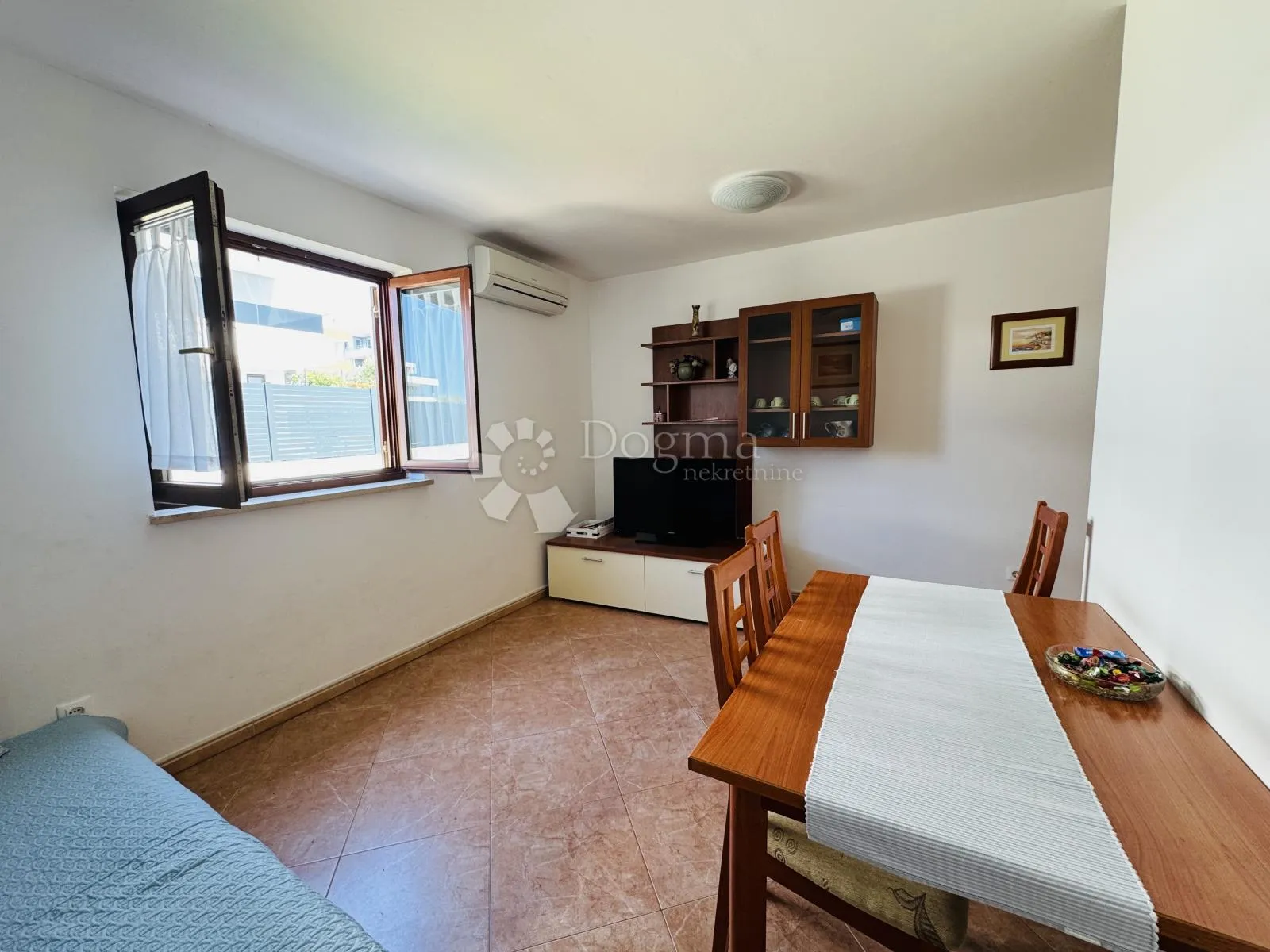 novigrad – dva stana u jednom + bazen i privatni parking - slika 15
