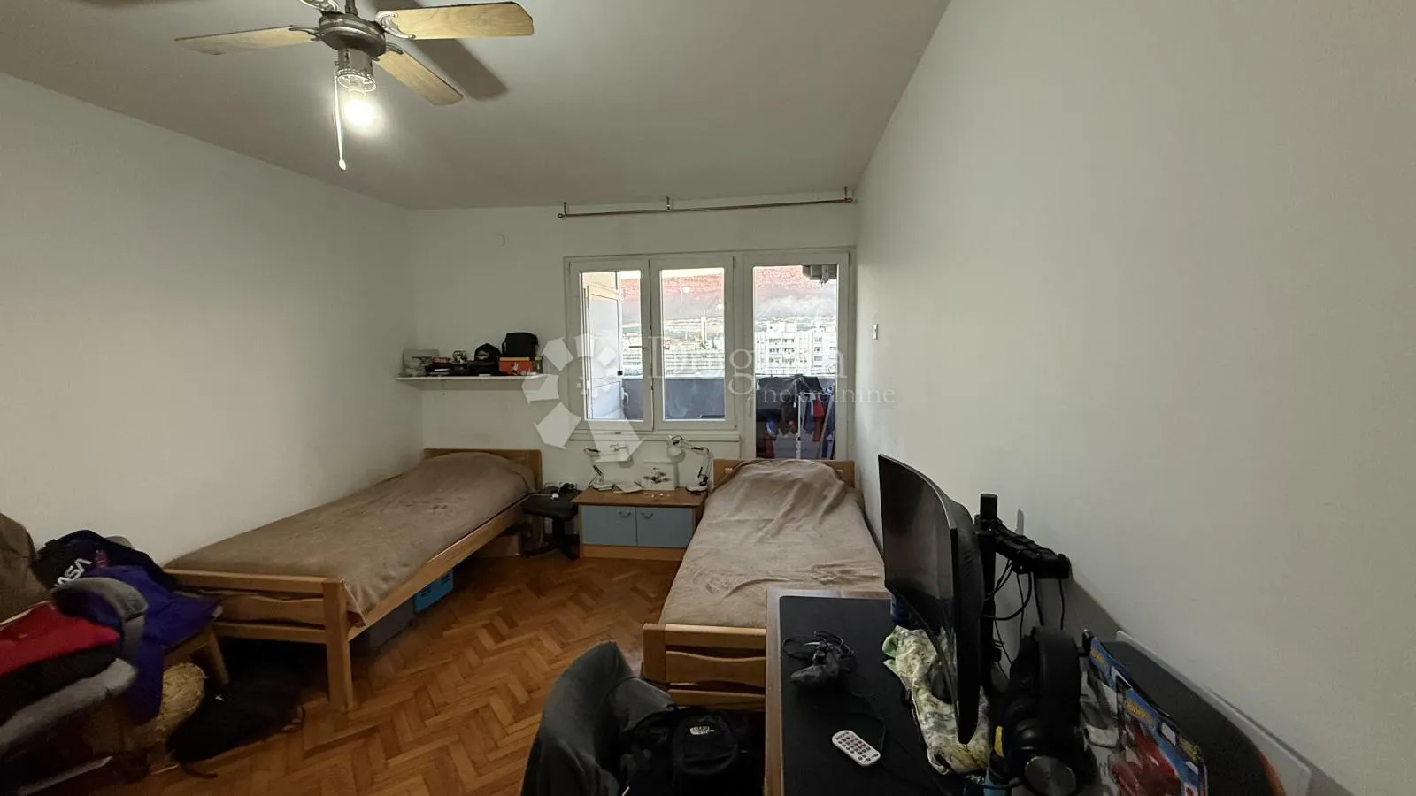 ugodan dvosobni stan s lijepim pogledom - slika 11