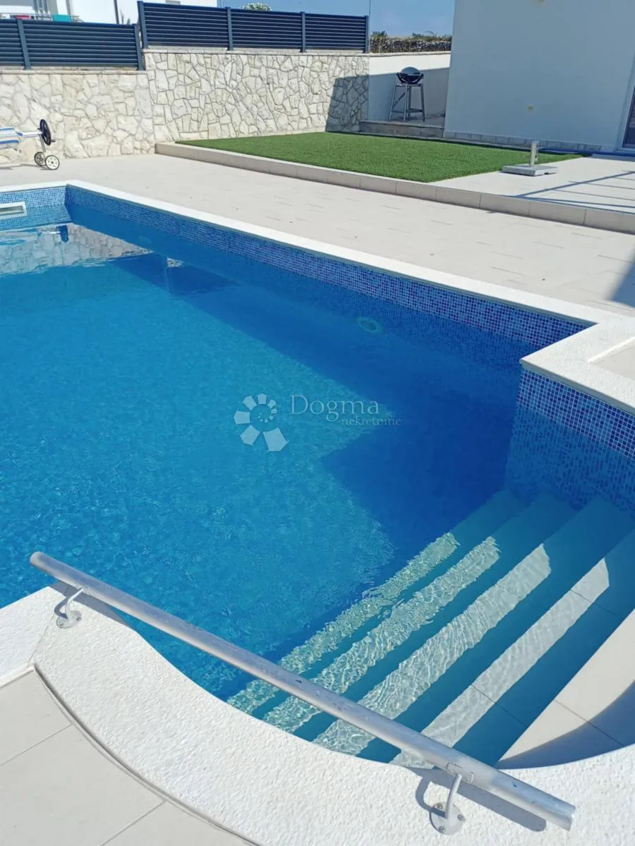 kuća na viru s bazenom i apartmanima - 698m2 - slika 4