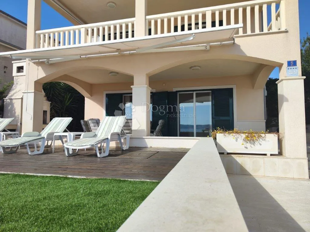rogoznica- predivna villa na plaži - slika 7