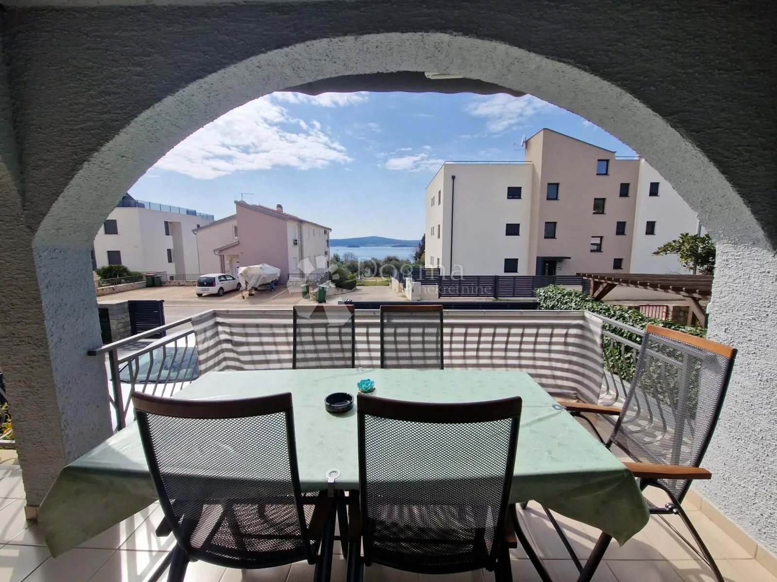 kuća s 4 apartmana - drugi red od mora - slika 29