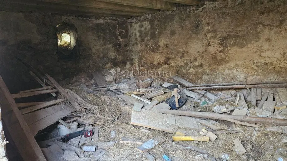 kamena kuća za adaptaciju, ugljan - slika 6
