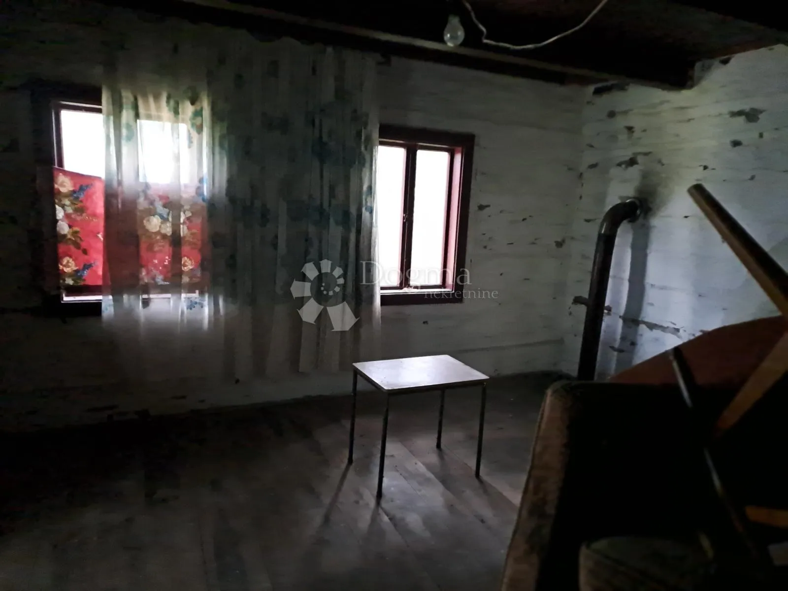 drvena vikendica na kat - slika 15