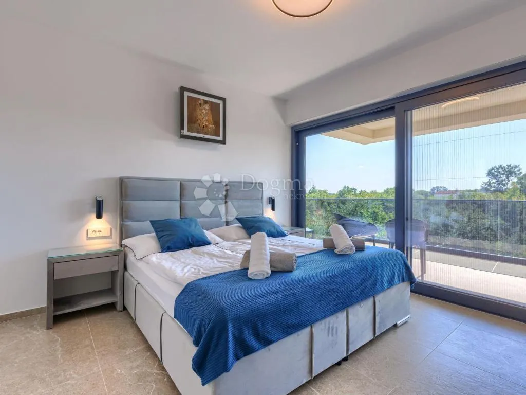 poreč - luksuzna vila s bazenom, wellnessom i 3 spavaće sobe - slika 22