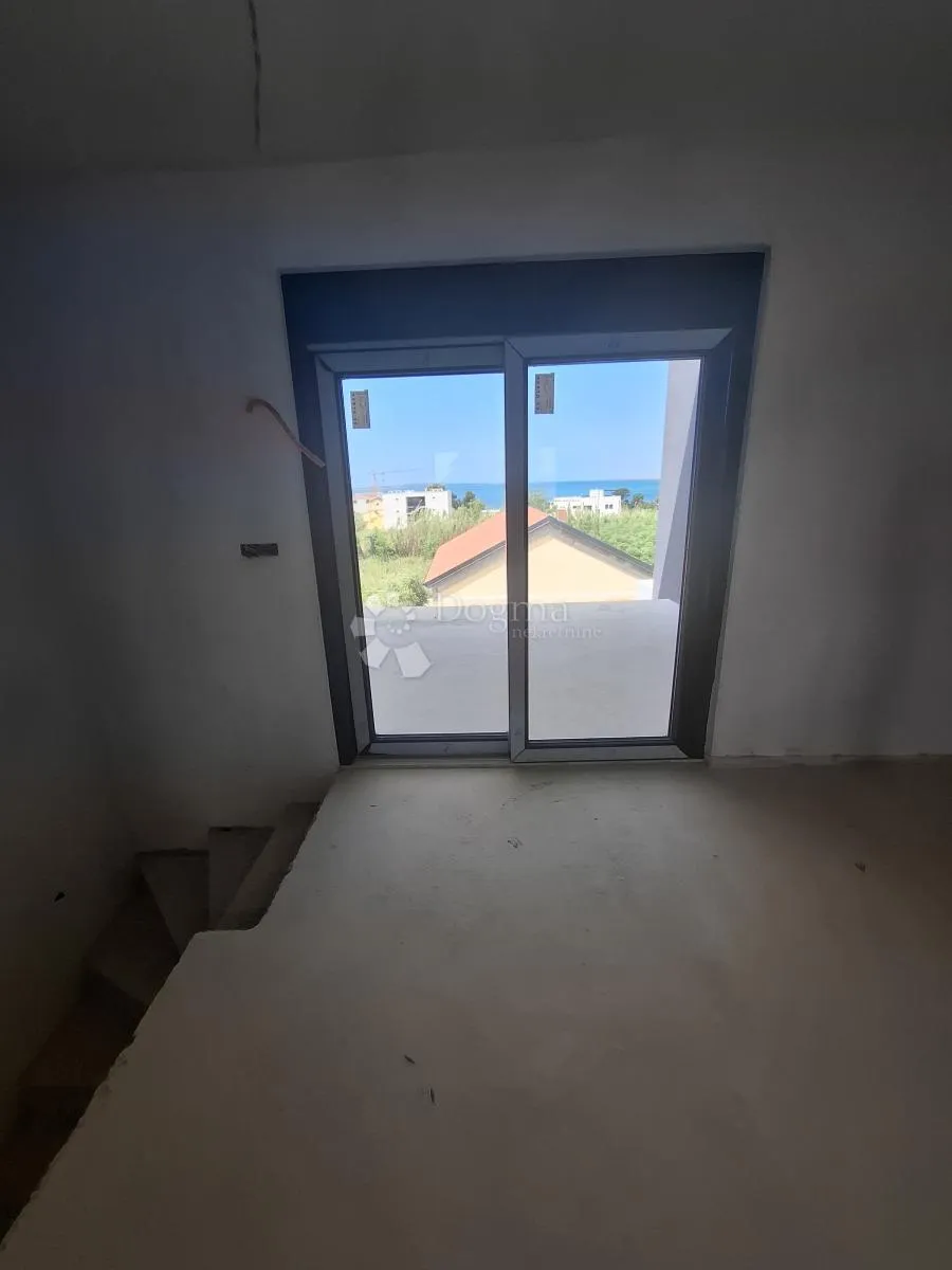 moderna kuća u nizu- novogradnja - slika 12