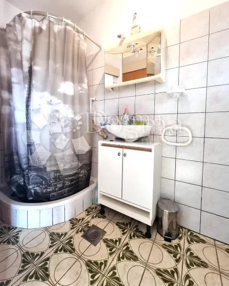 samostojeća kuća s puno potencijala - slika 10