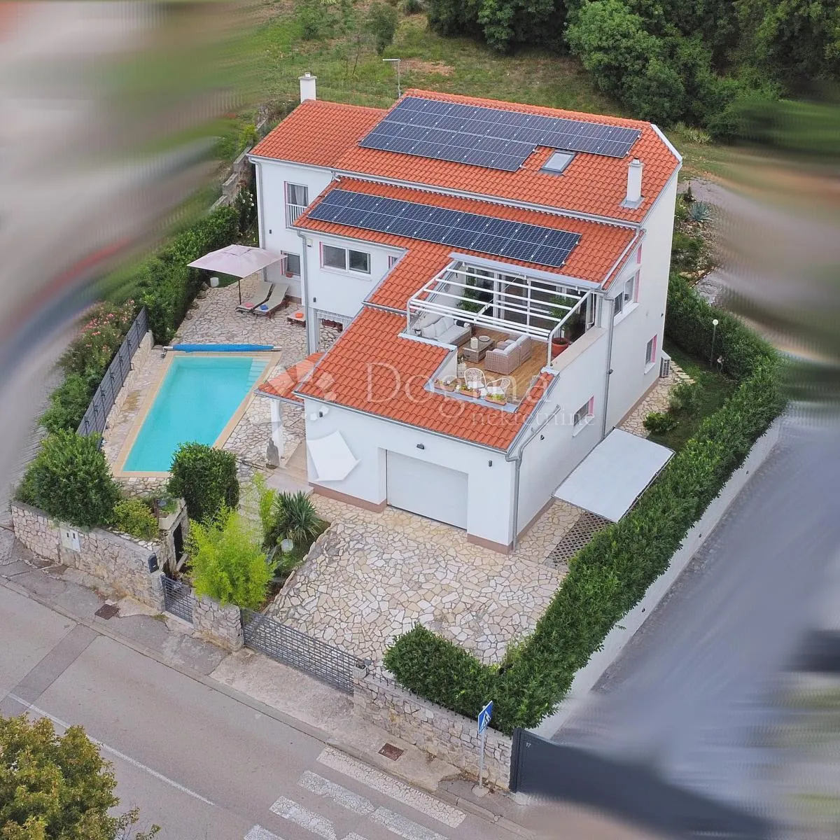 kostrena samostojeća kuća sa bazenom i dva stana! - slika 11