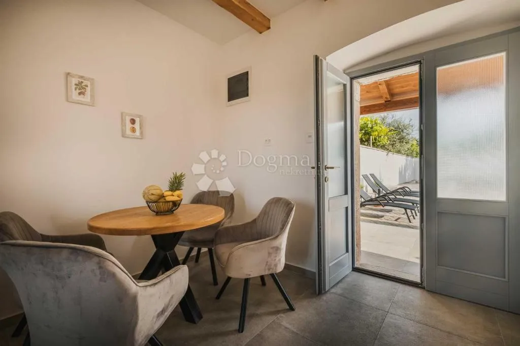 poreč - renovirana kamena kuća zadnja u nizu s jakuzijem - slika 4
