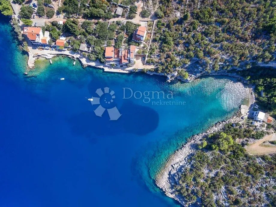 hvar- građevinsko zemljište 1. red do mora, uvala pokrivenik, 850 m² - slika 5