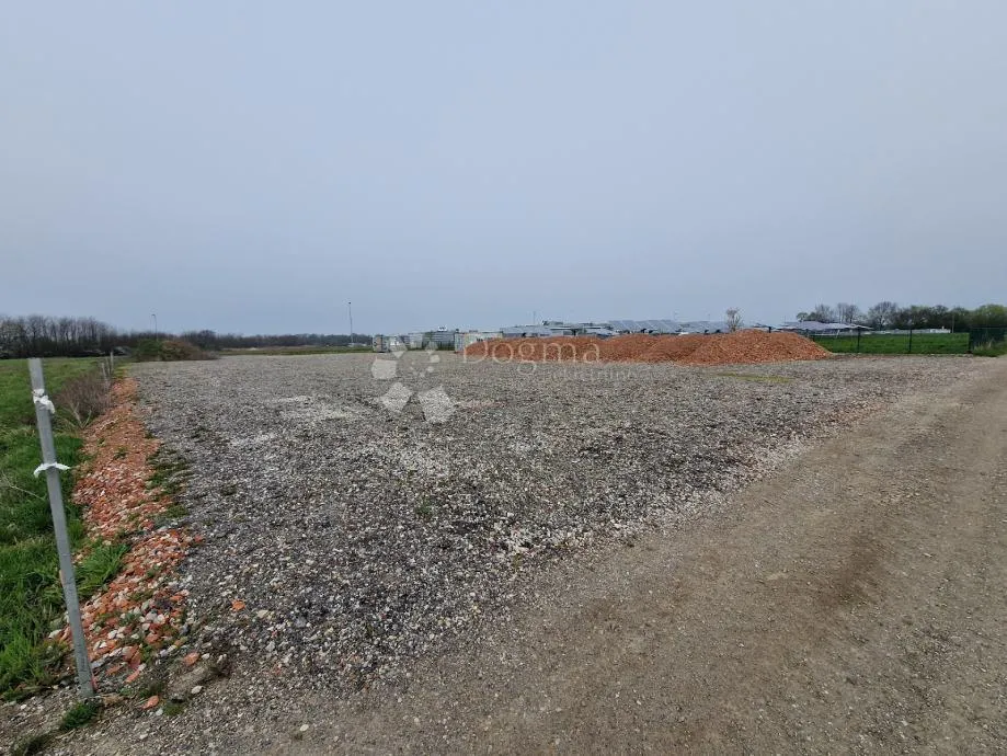 građevinsko zemljište gospodarske namjene 2.984 m² - slika 2