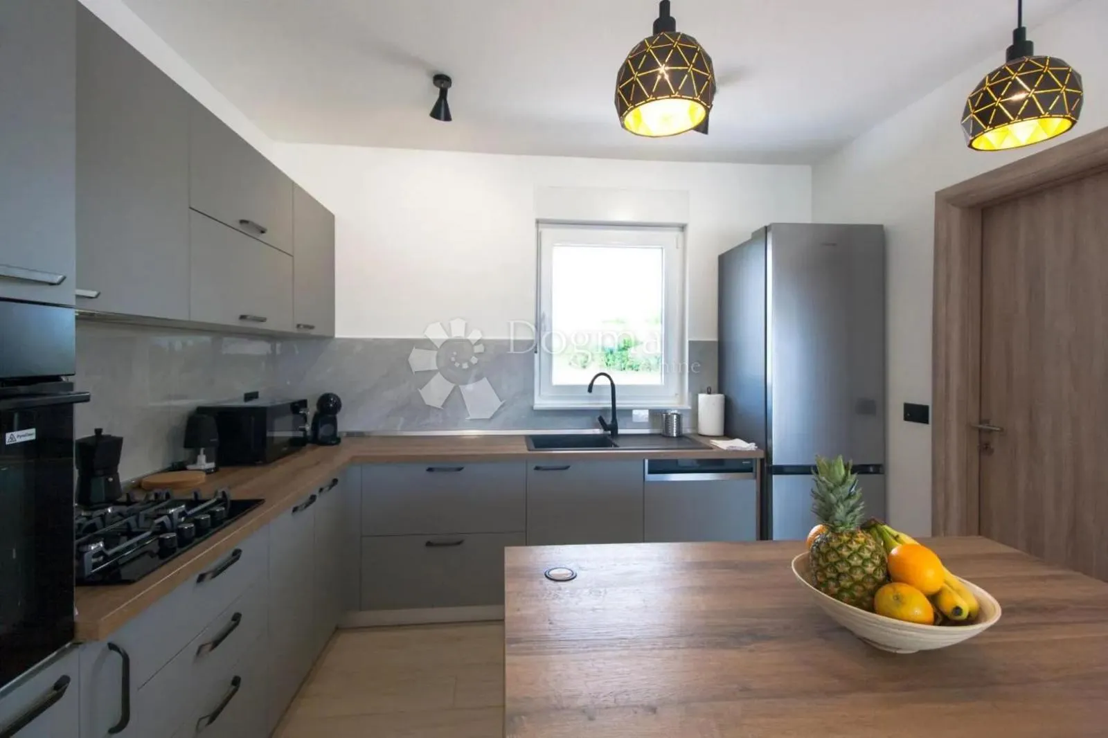 villa sa bazenom, konobom i 3800m2 okućnice - slika 4
