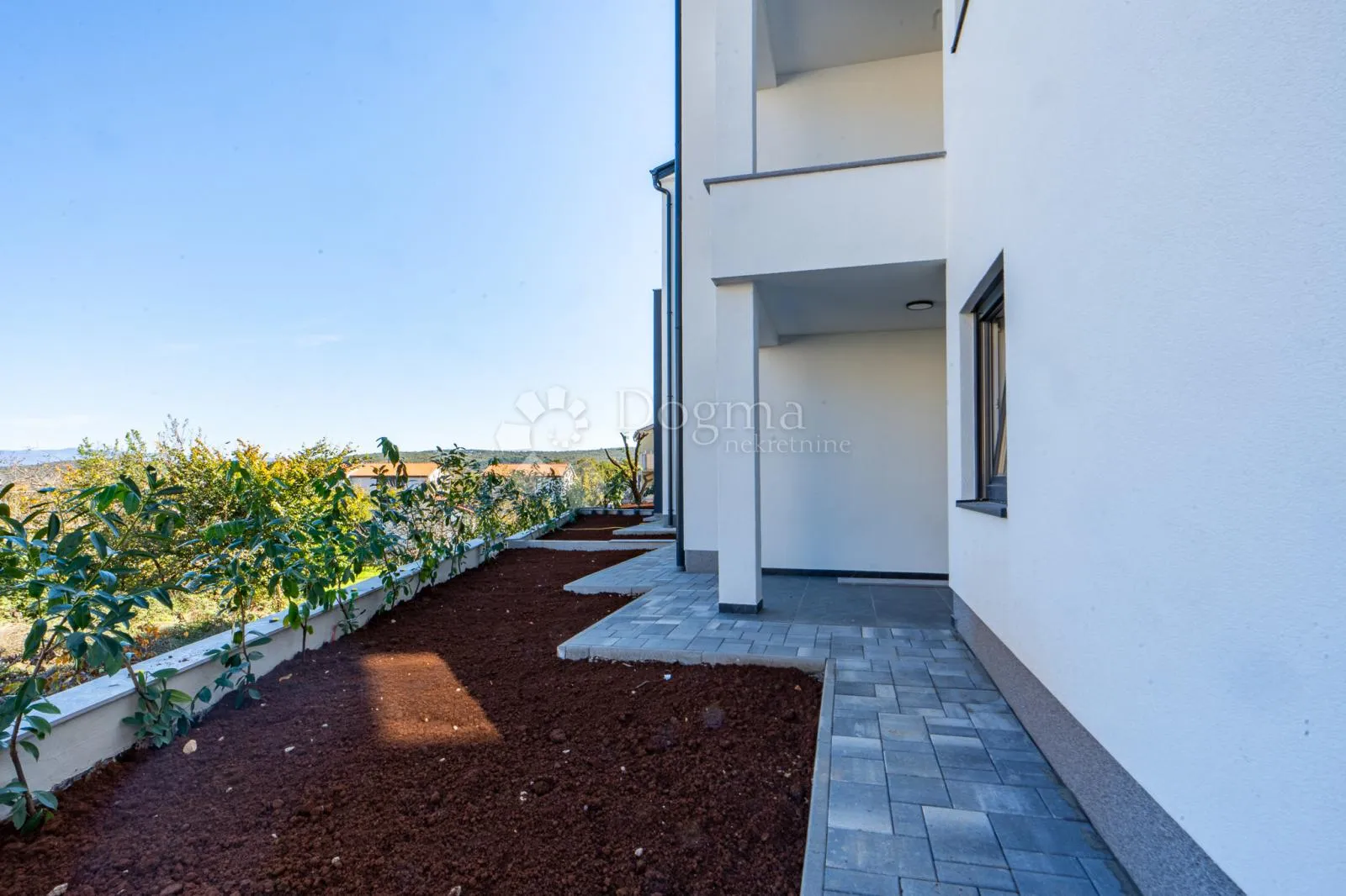 apartman u novogradni - prizemlje s okućnicom - čižići - slika 4