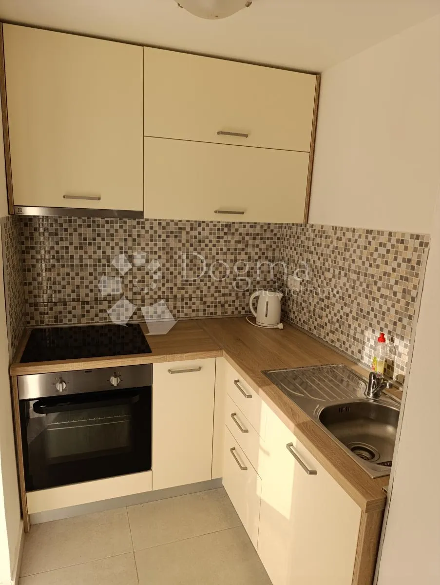 ljubač - kuća s pet stambenih jedinica - slika 23