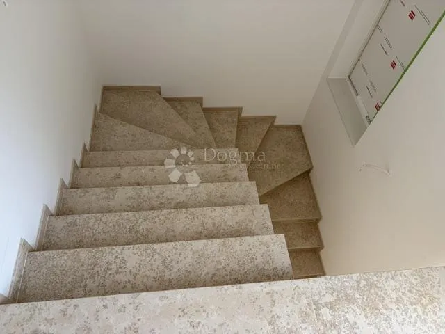 moderna dvojna villa - slika 6