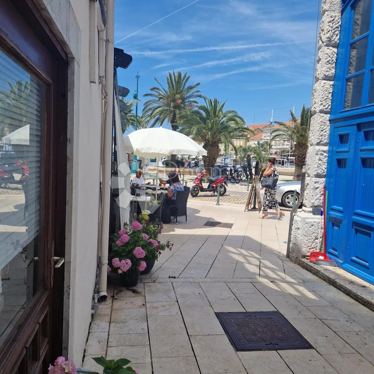 mali lošinj - odličan poslovni prostor na glavnom trgu - slika 2