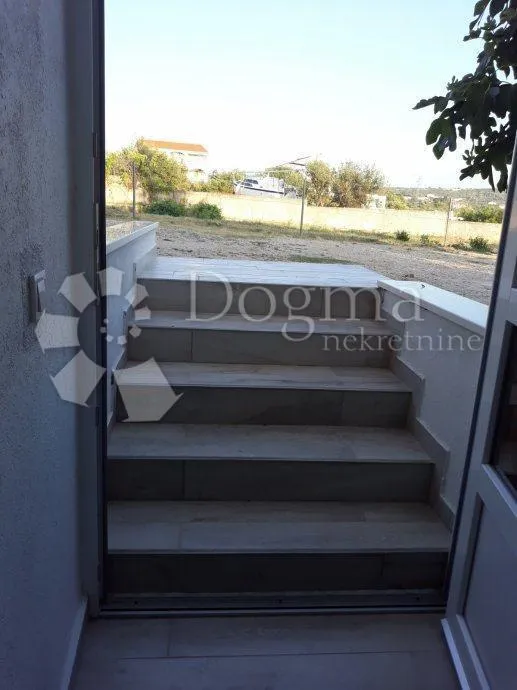 primošten, prekrasan apartman na moru - slika 7