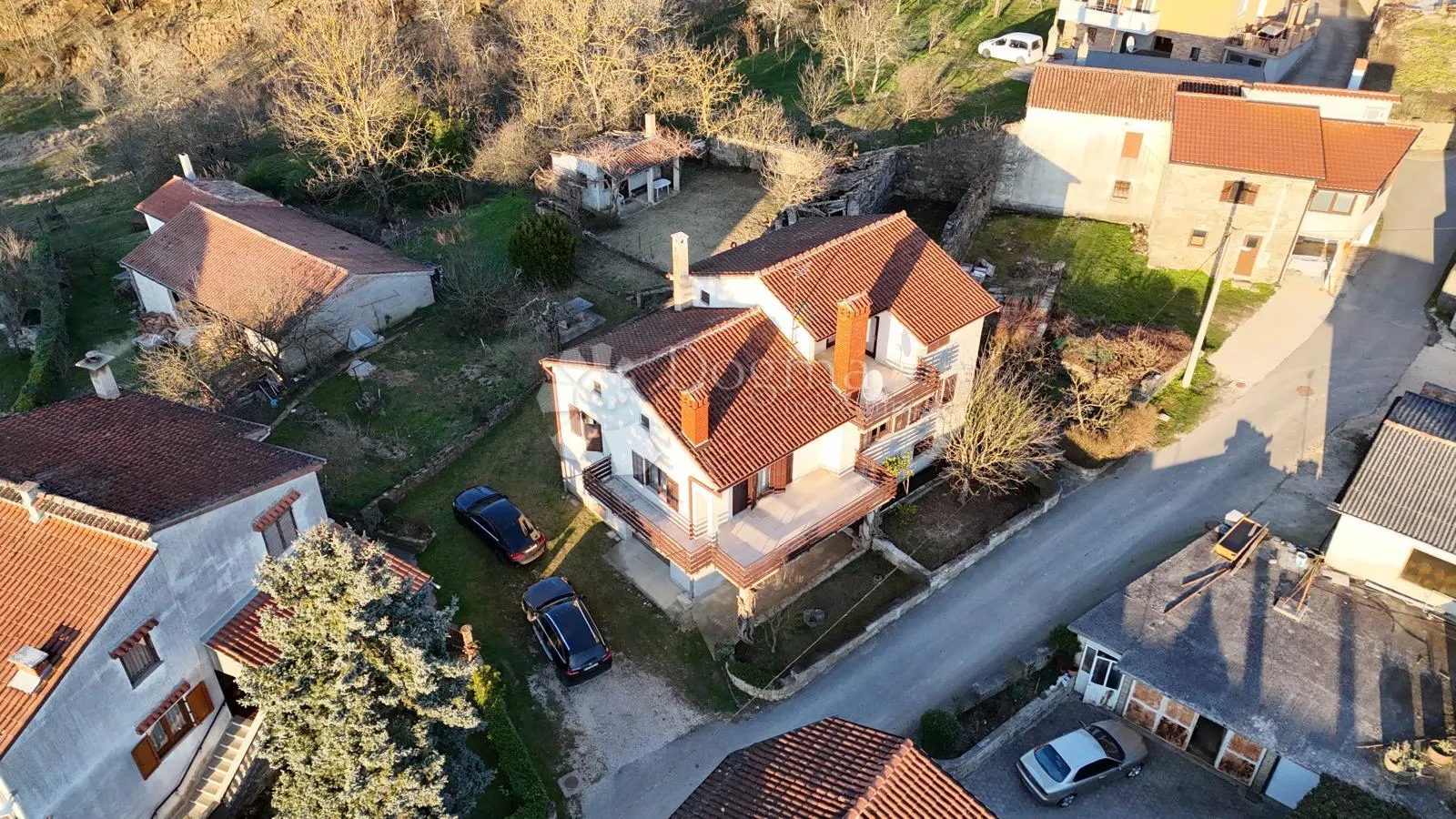 kuća s potencijalom - zarečki krov - slika 4