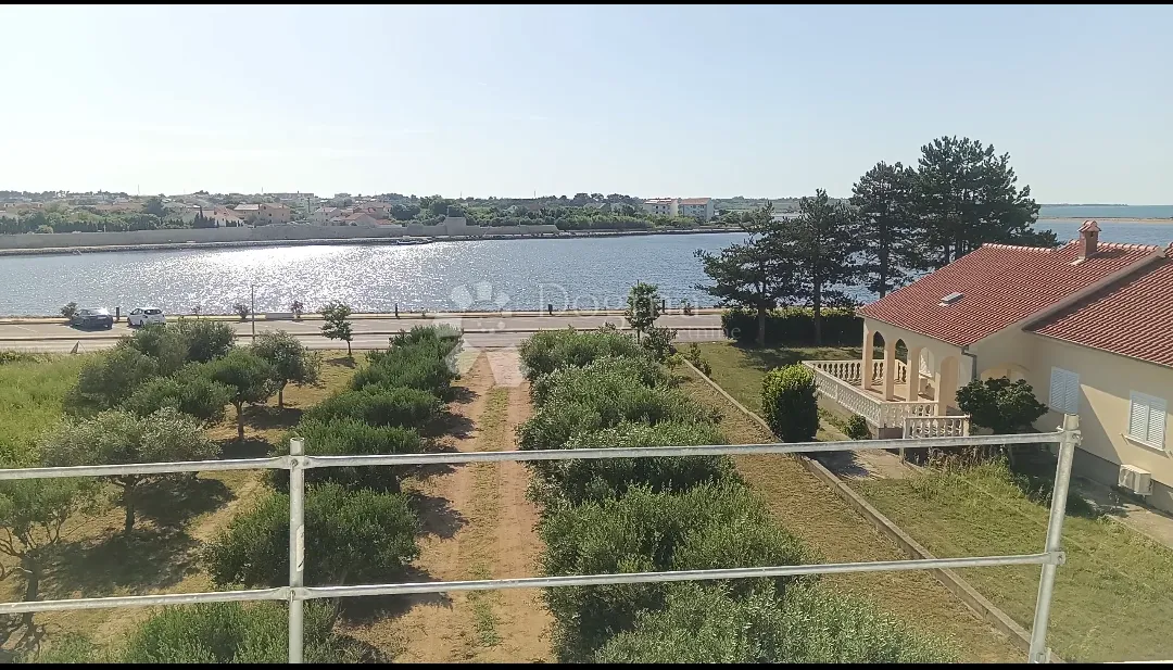 ždrijac prvi red do mora s bazenom - slika 8