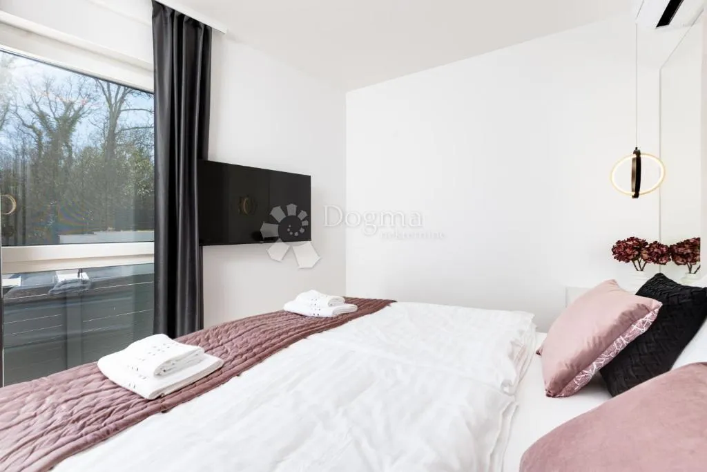 malinska - apartman s bazenom i pogledom 300m od mora - slika 10