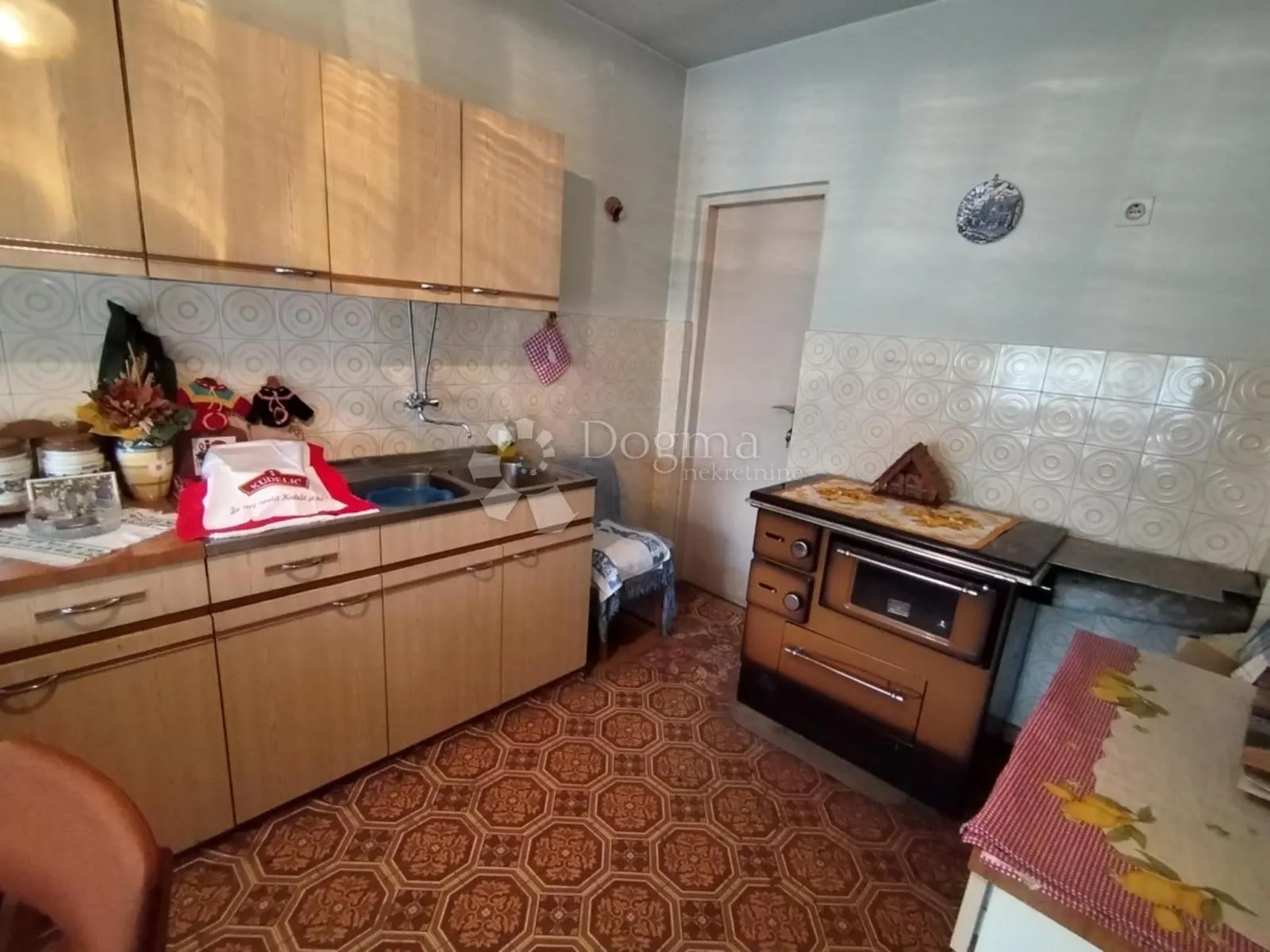 visoka prizemnica s okućnicom 1.300 m² – haganj - slika 10