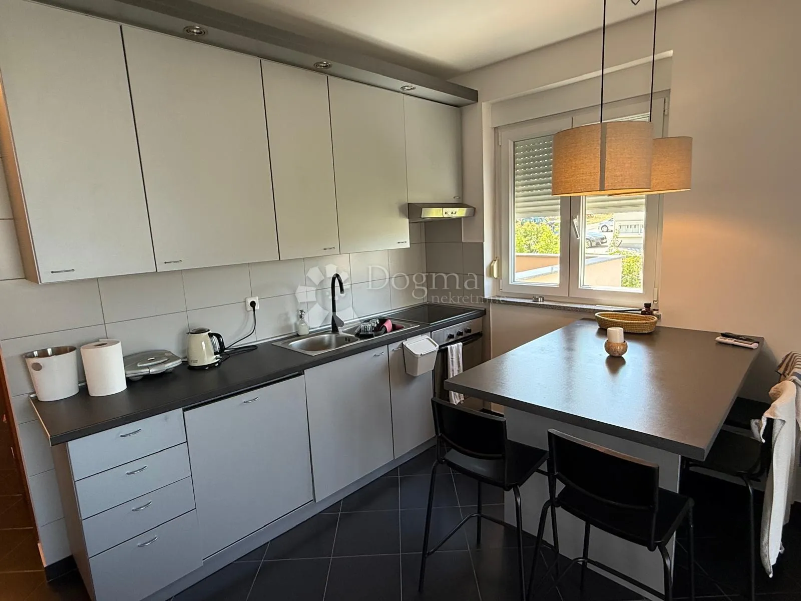 nov namješten apartman 200 m od mora sniženo - slika 8