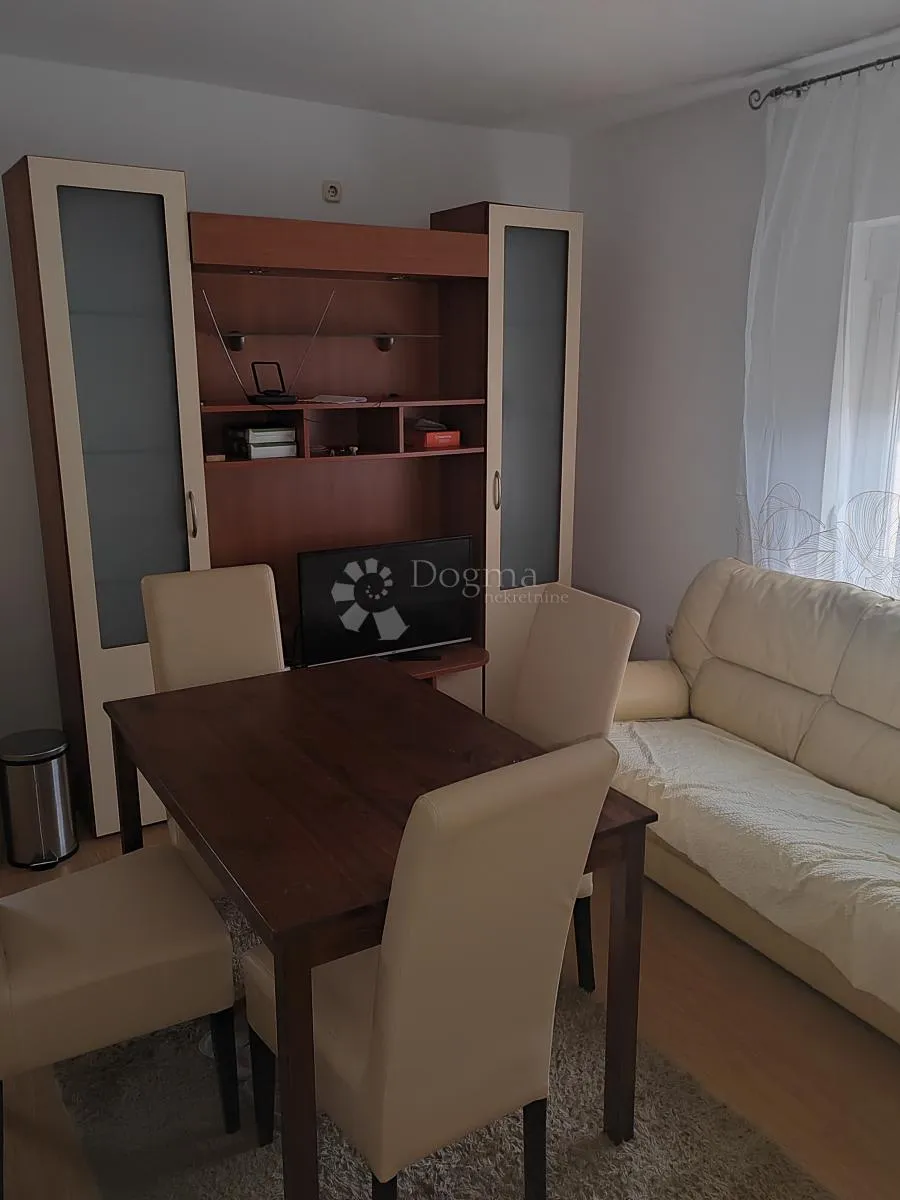 gračac kuća za odmor ili dom sređena s velikom okučnicom - slika 11