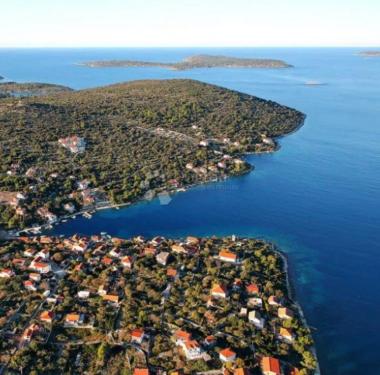 Odlična investicija-poljoprivredno zemljište na Drveniku 3.276m2 - Drvenik Veliki, Trogir