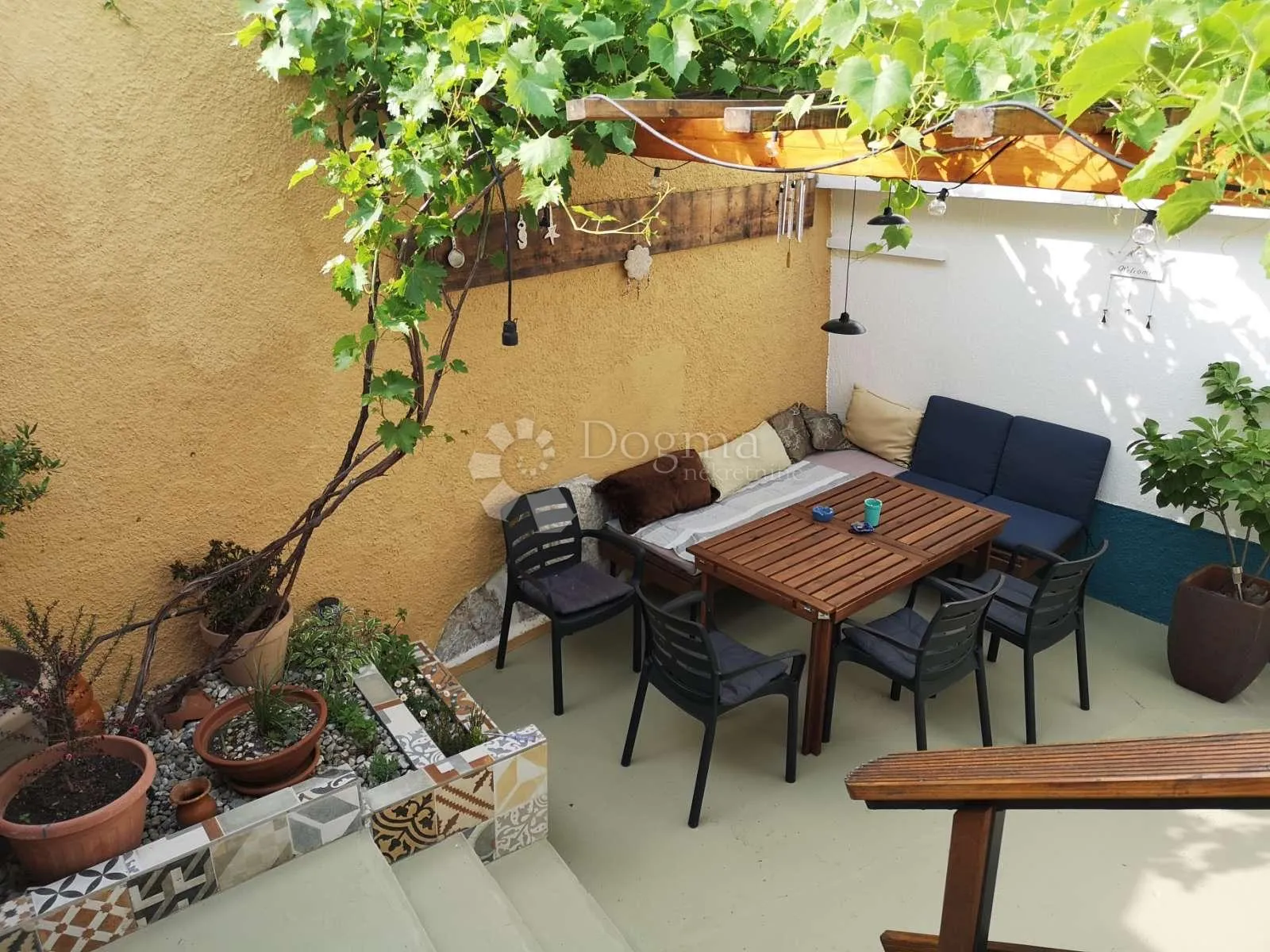 kostrena kuća sa 3 apartmana - slika 26