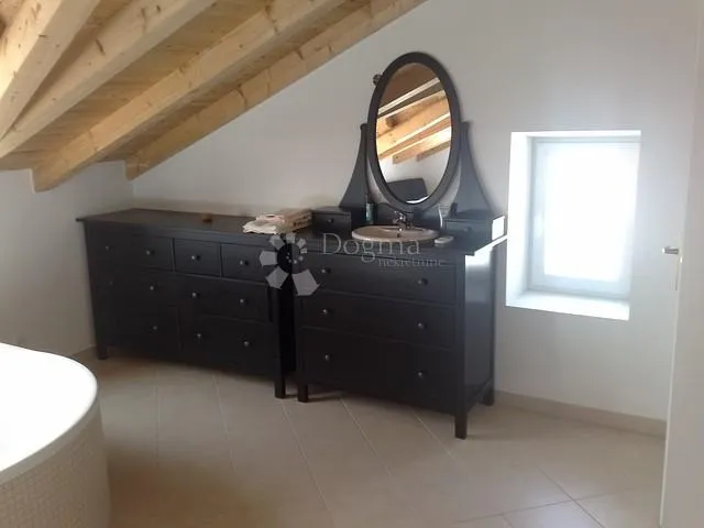 marušići - dvije kuće s bazenom i otvorenim pogledom na more !!! - slika 15