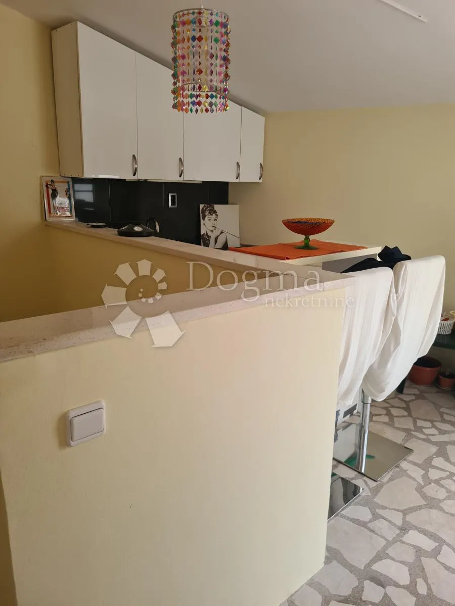 šibenik centar - kamena kuća blizu rive - slika 49