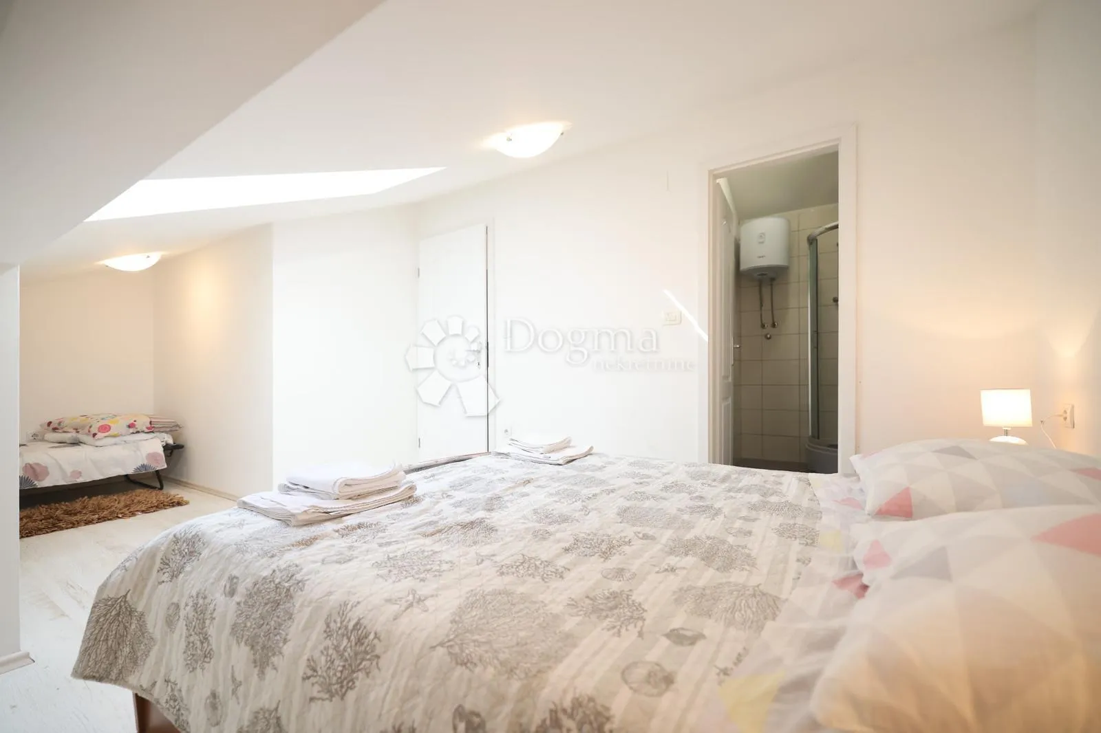 dvoetažni apartman 250 mod mora u zatonu - slika 8